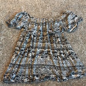 Loose ruffle blouse black and white